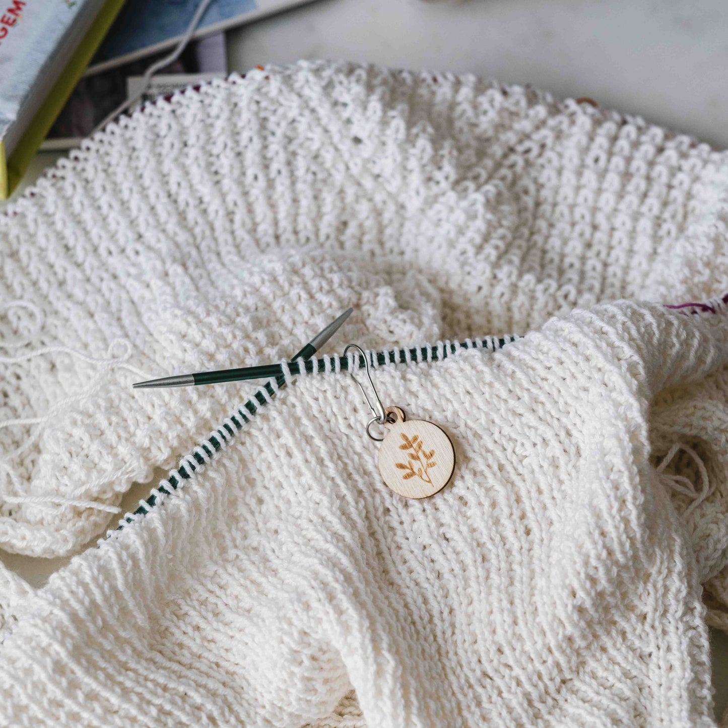 Blommiga markörer i trä - Wool n Wonder