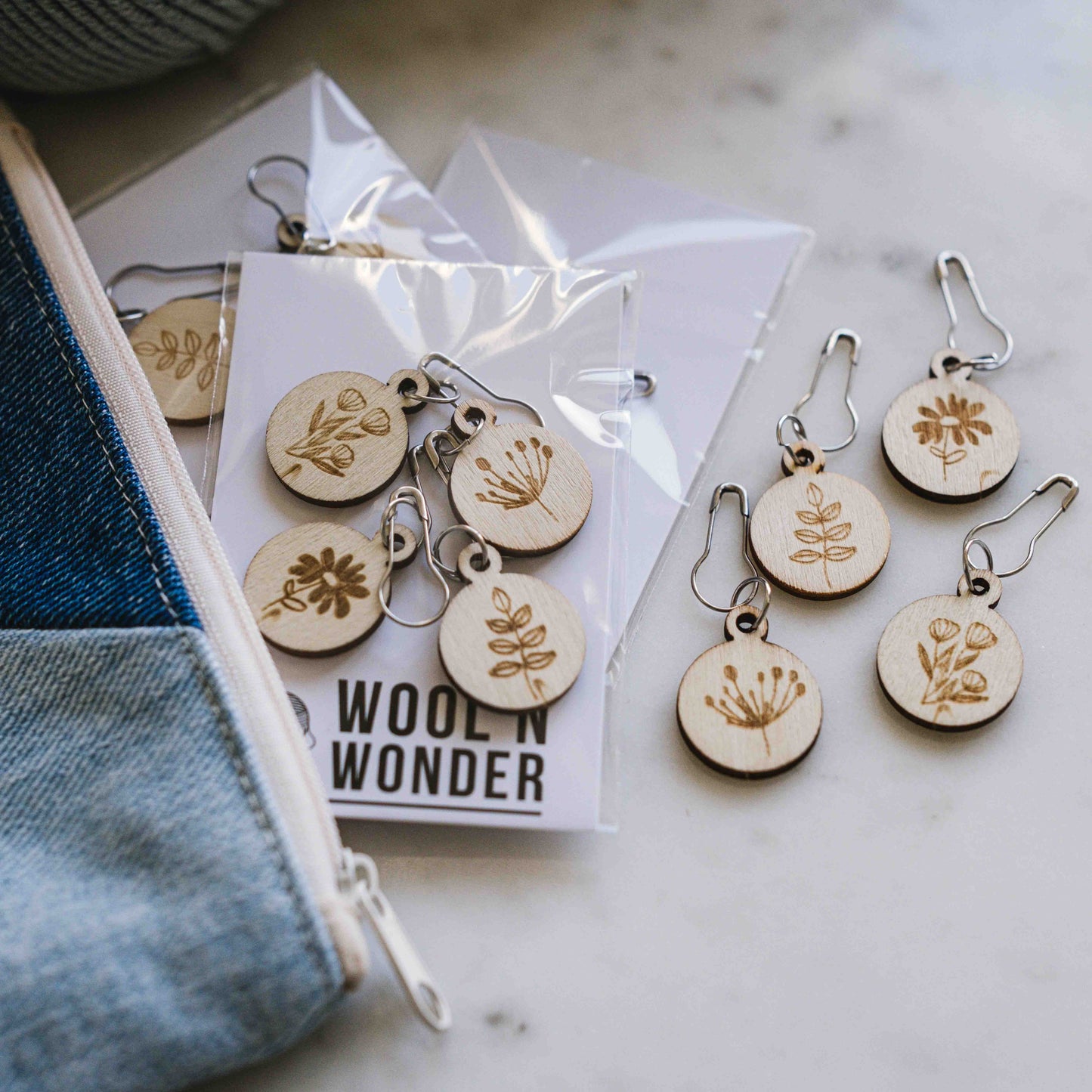 Blommiga markörer i trä - Wool n Wonder